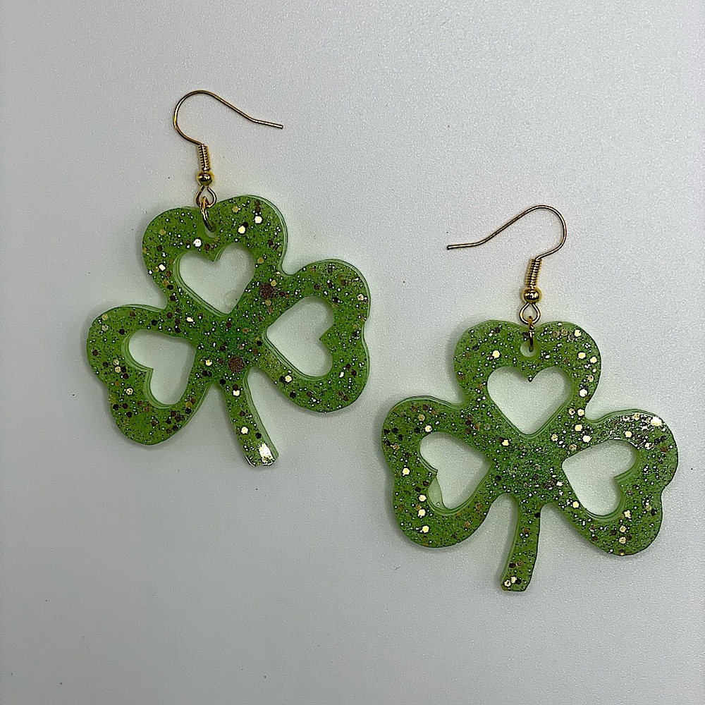 Light & Drk green clover earrings
